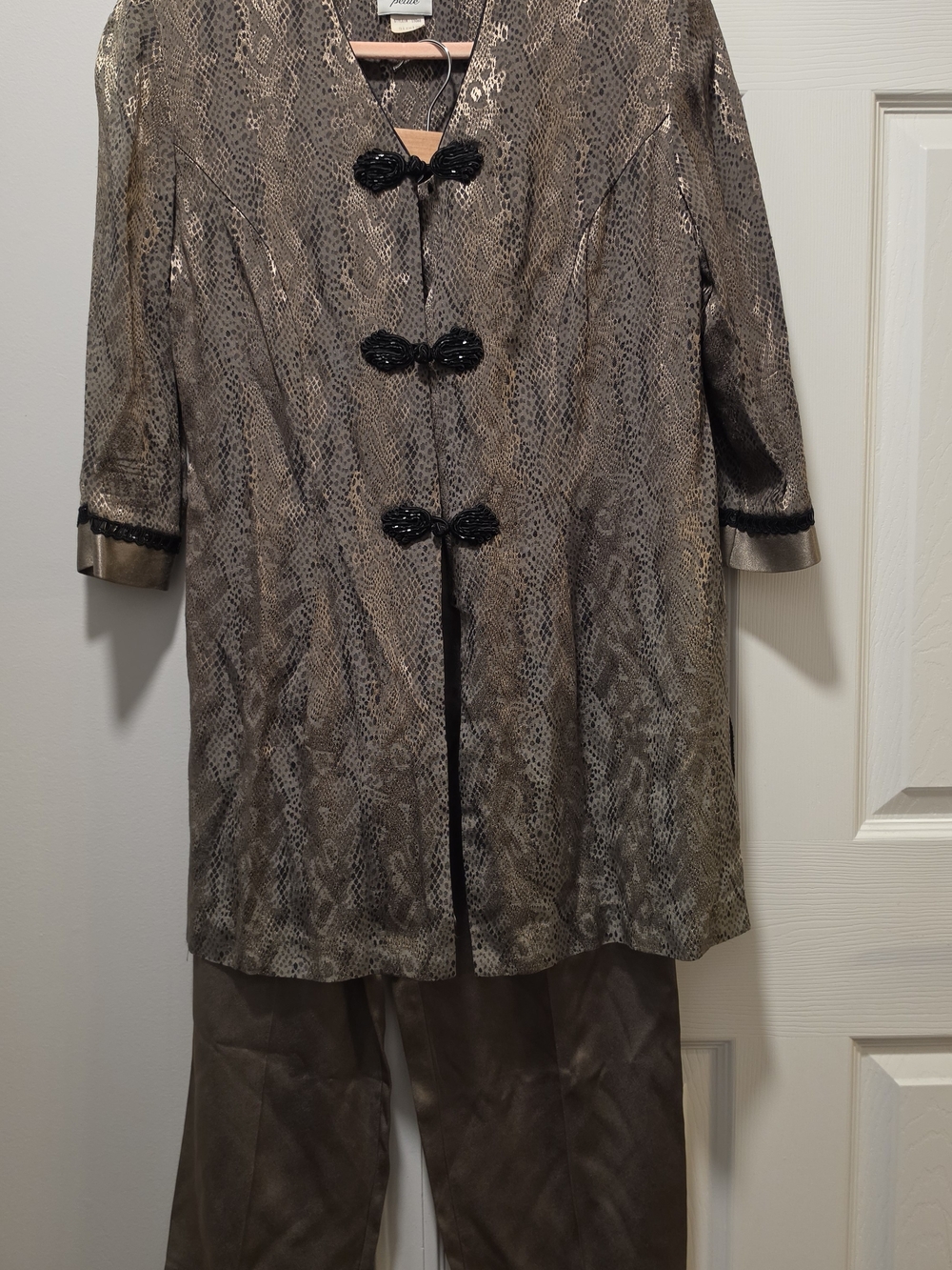 VTG R&M Richards Gold Metallic Snake Jacquard Frog Closure Pant Set